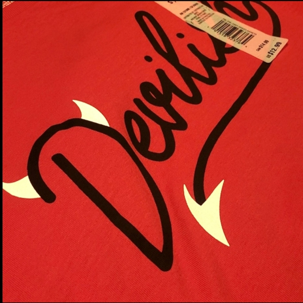 Imagin8 red devil horns & tail Devilish graphics Halloween t shirt S NWT - Picture 9 of 16
